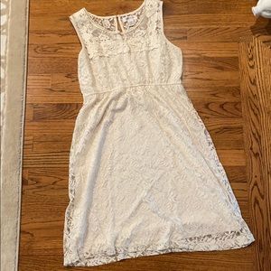 Lace maternity dress